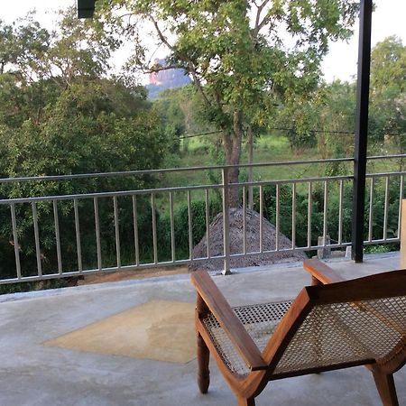 Отель Sigiriya Rock Hide Экстерьер фото