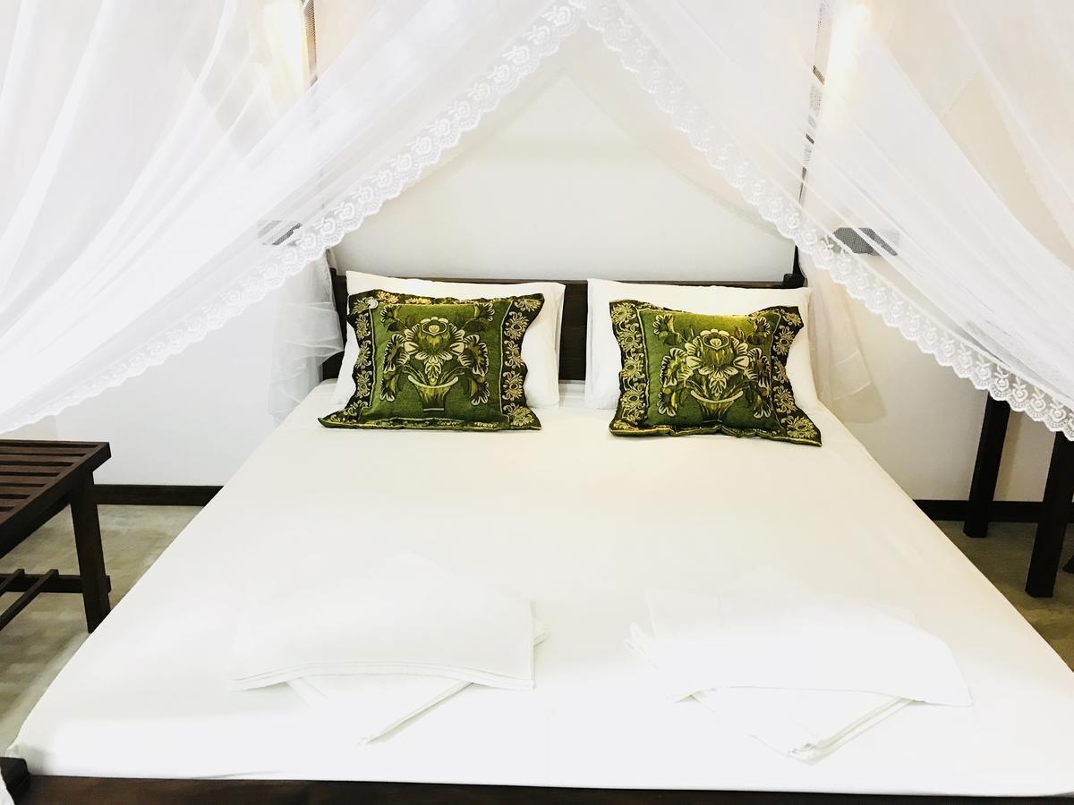 Отель Sigiriya Rock Hide Экстерьер фото